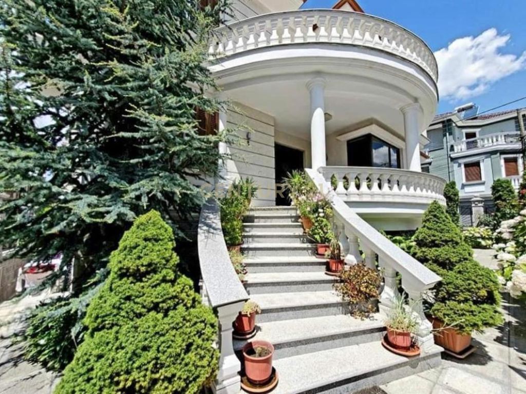 Foto e Shtëpi në shitje Korçë