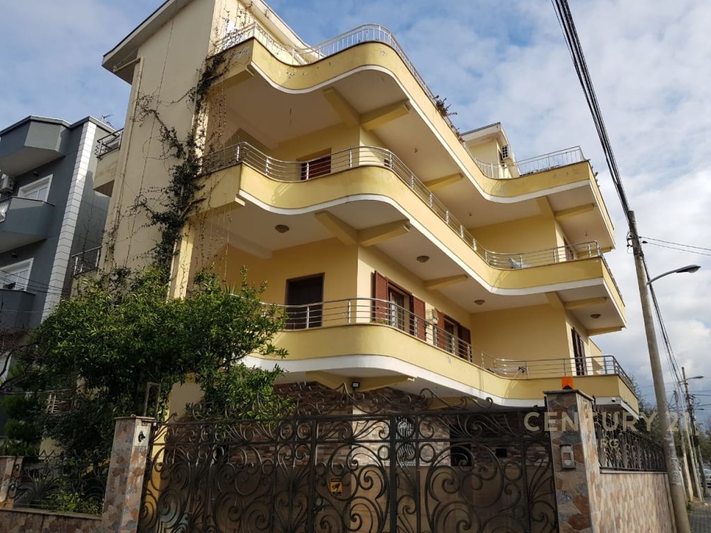 Foto e Shtëpi në shitje Rruga 5 Maji, Tiranë