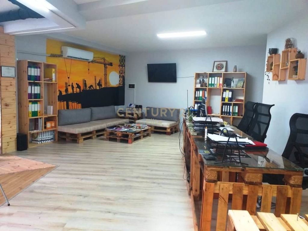 Foto e Zyrë në shitje Qytet Studenti, Tiranë