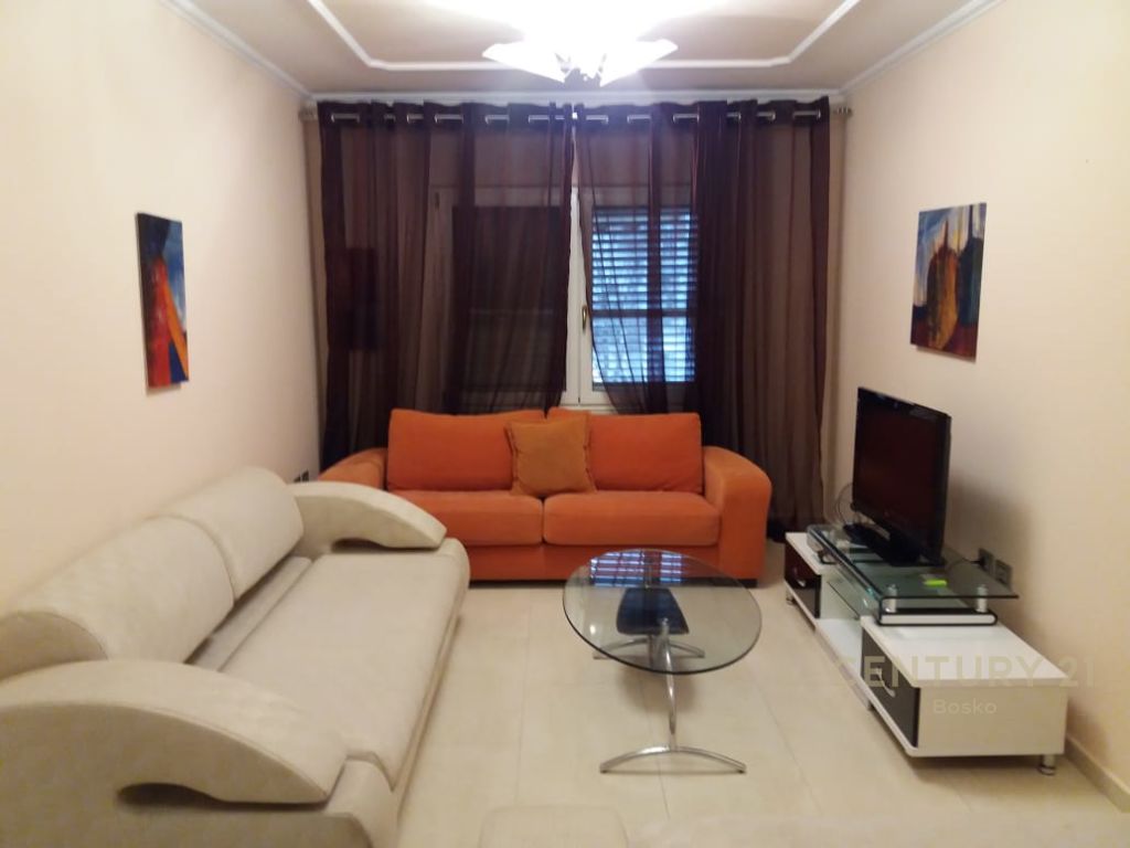 Foto e Apartment me qëra Komuna e Parisit, Rruga Komuna e Parisit, Tiranë