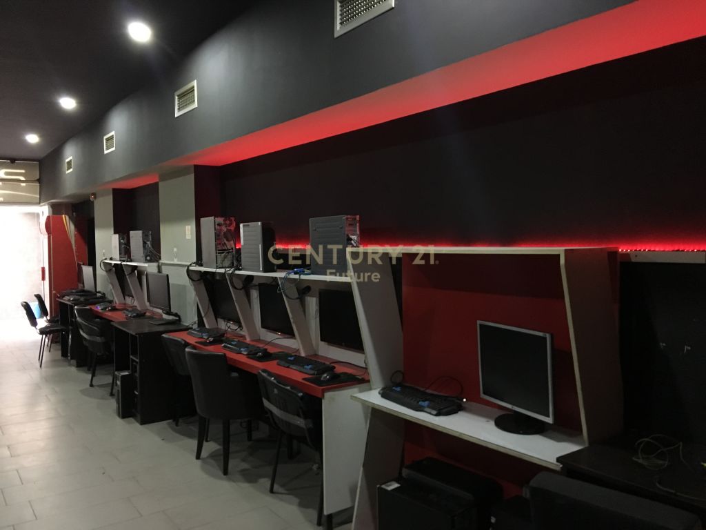 Foto e Ambient biznesi në shitje Sheshi Demokracia, Shkodër