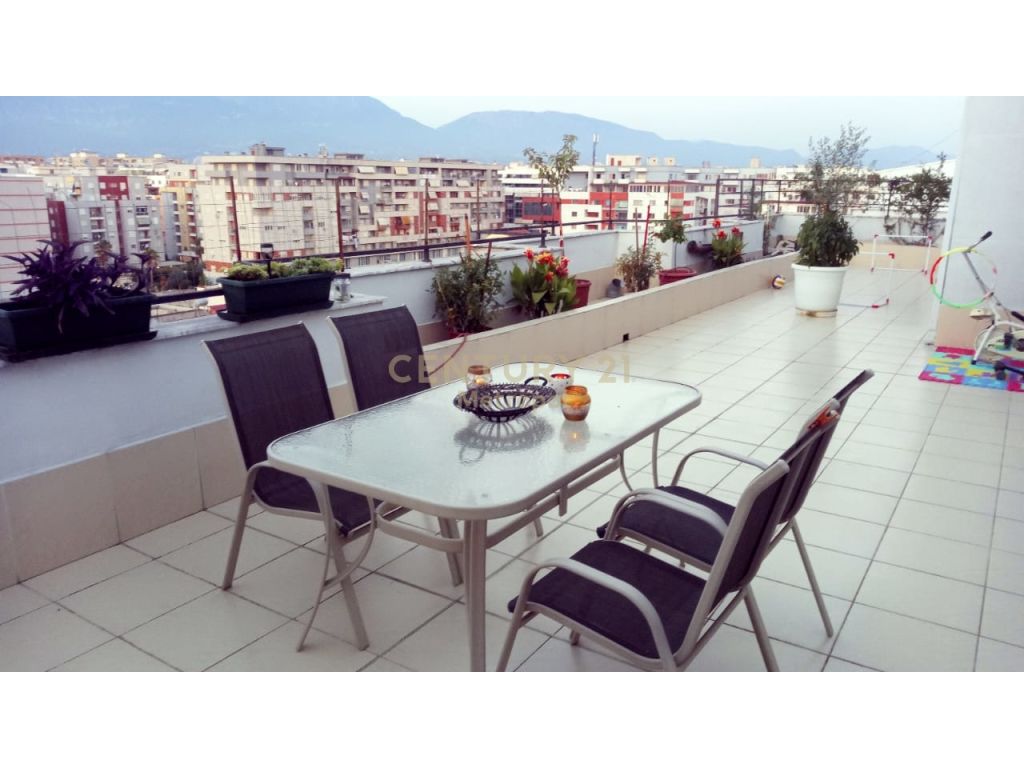 Foto e penthouse me qëra Yzberisht, Tiranë
