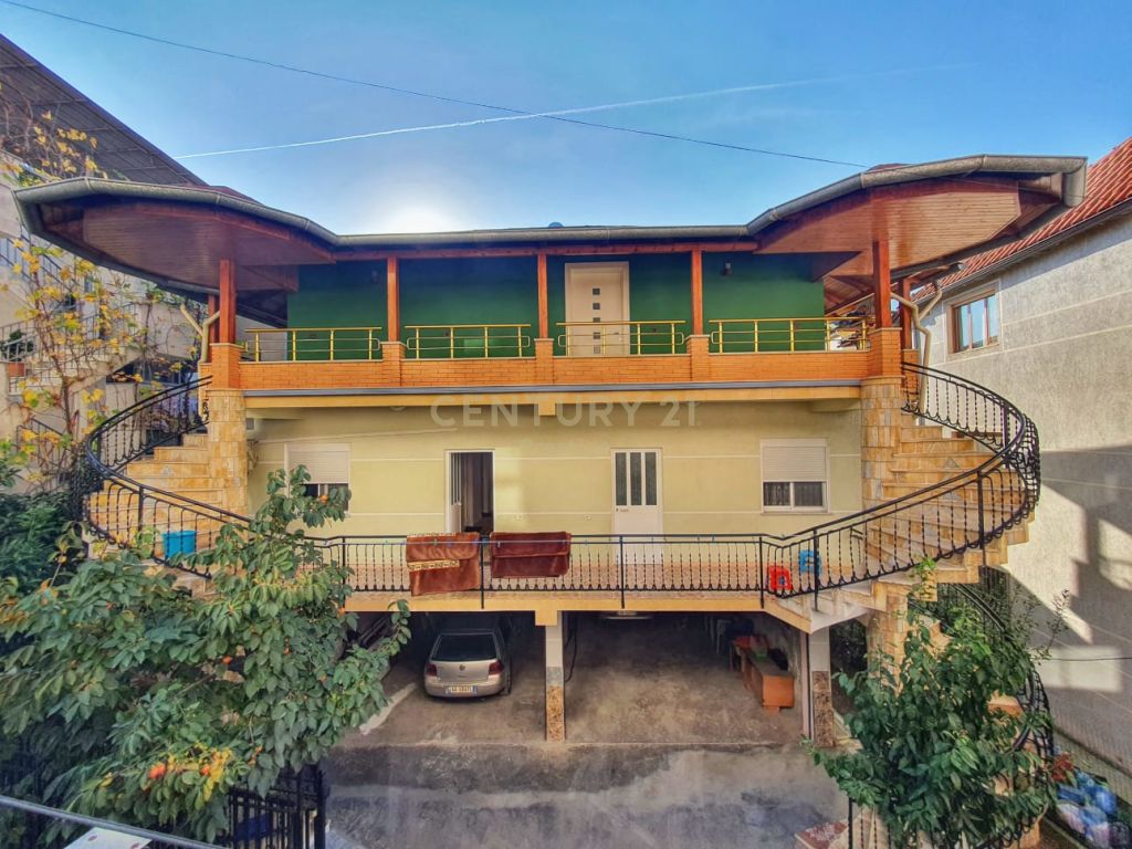 Foto e Shtëpi në shitje Fresku, Rruga Bamir Topi, Tiranë