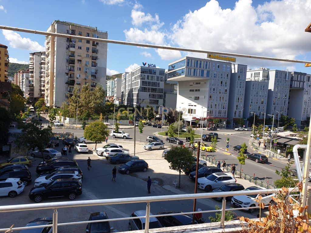 Foto e Ambient biznesi me qëra Komuna e Parisit, Tiranë