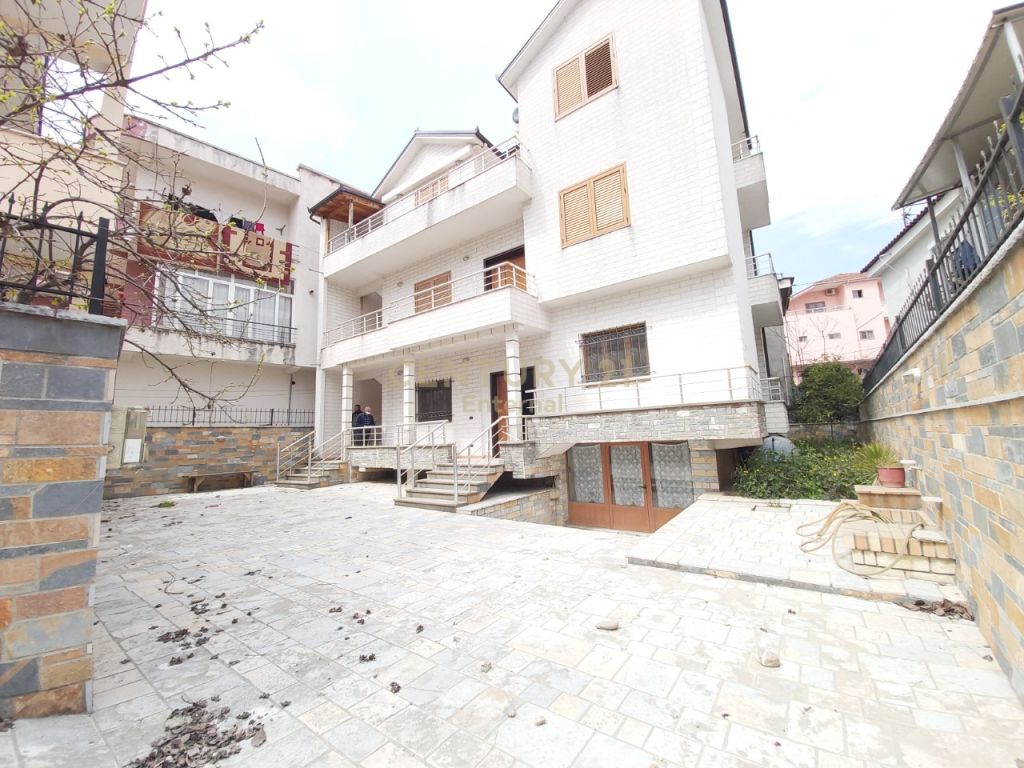 Foto e Shtëpi në shitje Kodra e Priftit, Tiranë