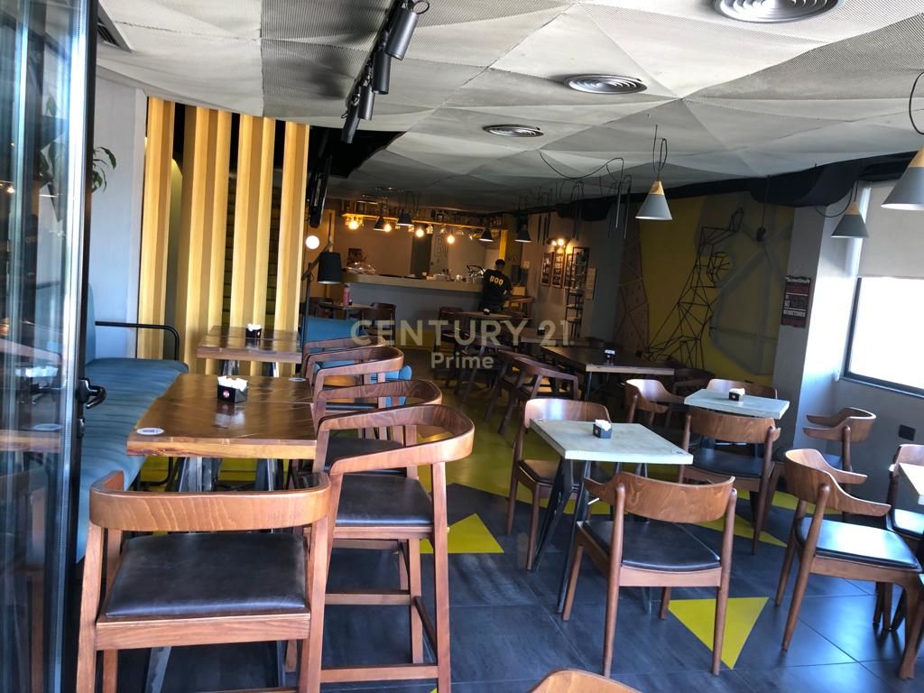 Foto e Bar and Restaurants me qëra Rruga Bardhyl, Tiranë