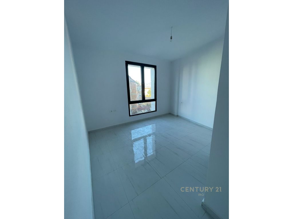 Rruga e Kavajës - photos