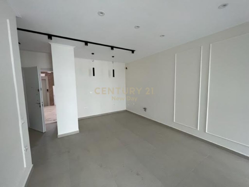 Qerret - photos of property for apartment