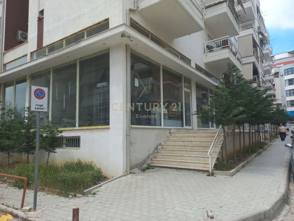 Foto e Ambient biznesi në shitje Fresku, Prane Restorant Deliu, Tiranë