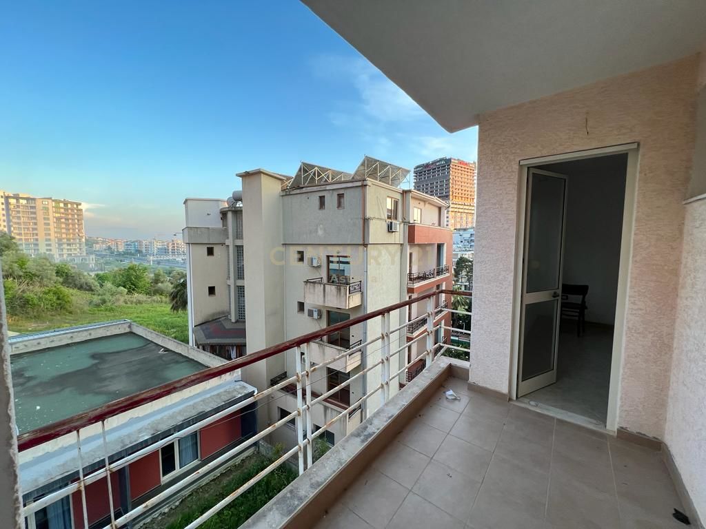 Shkëmbi I Kavajës - photos of property for apartment