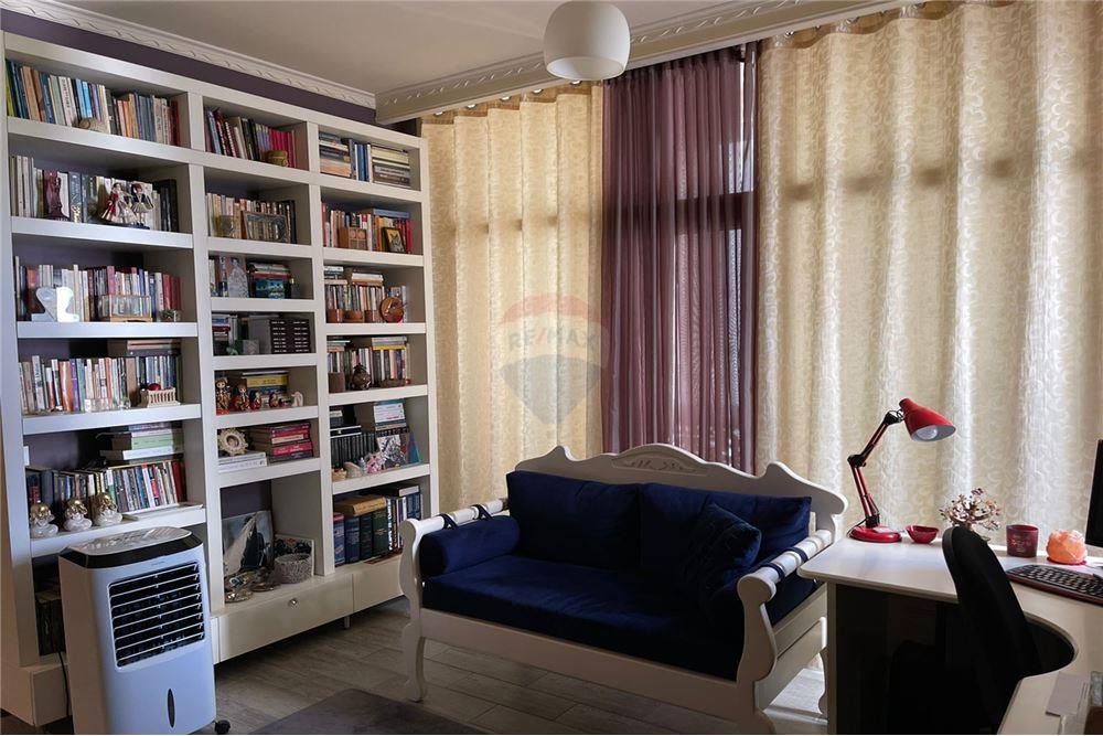 Komuna e Parisit - photos of  for apartment
