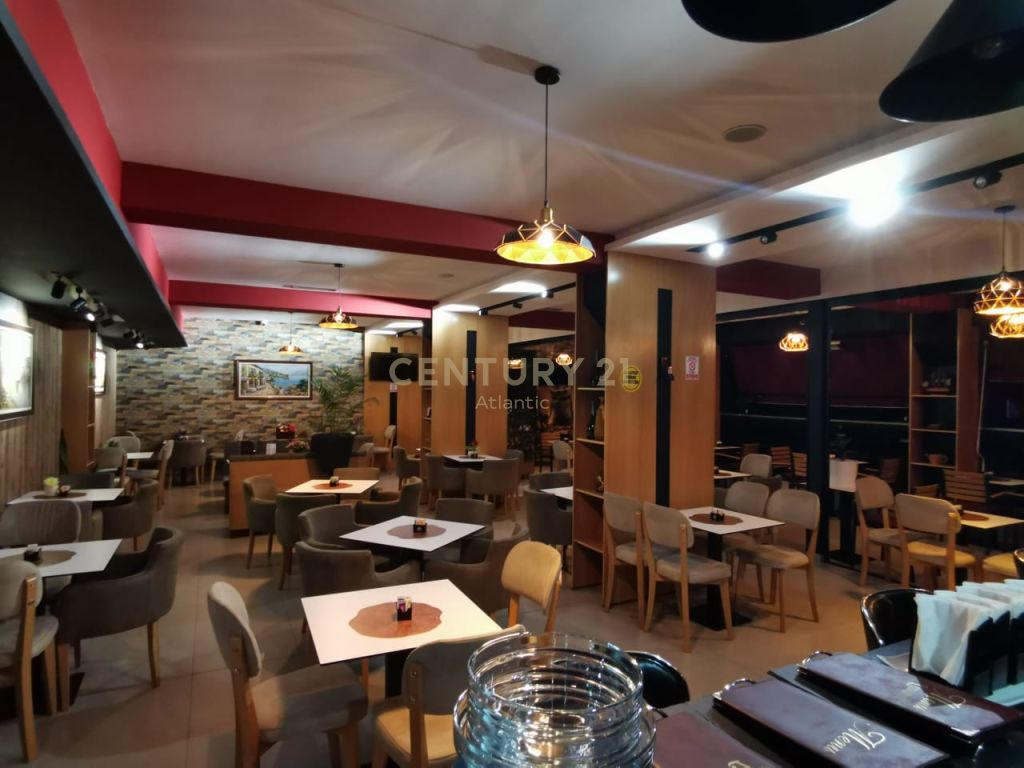 Foto e Bar and Restaurants në shitje Stacioni i Trenit, Durrës