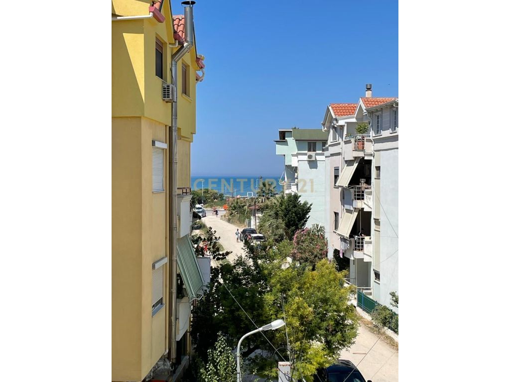 Foto e pronë në shitje prane Hotel Flower, Golem, Durrës