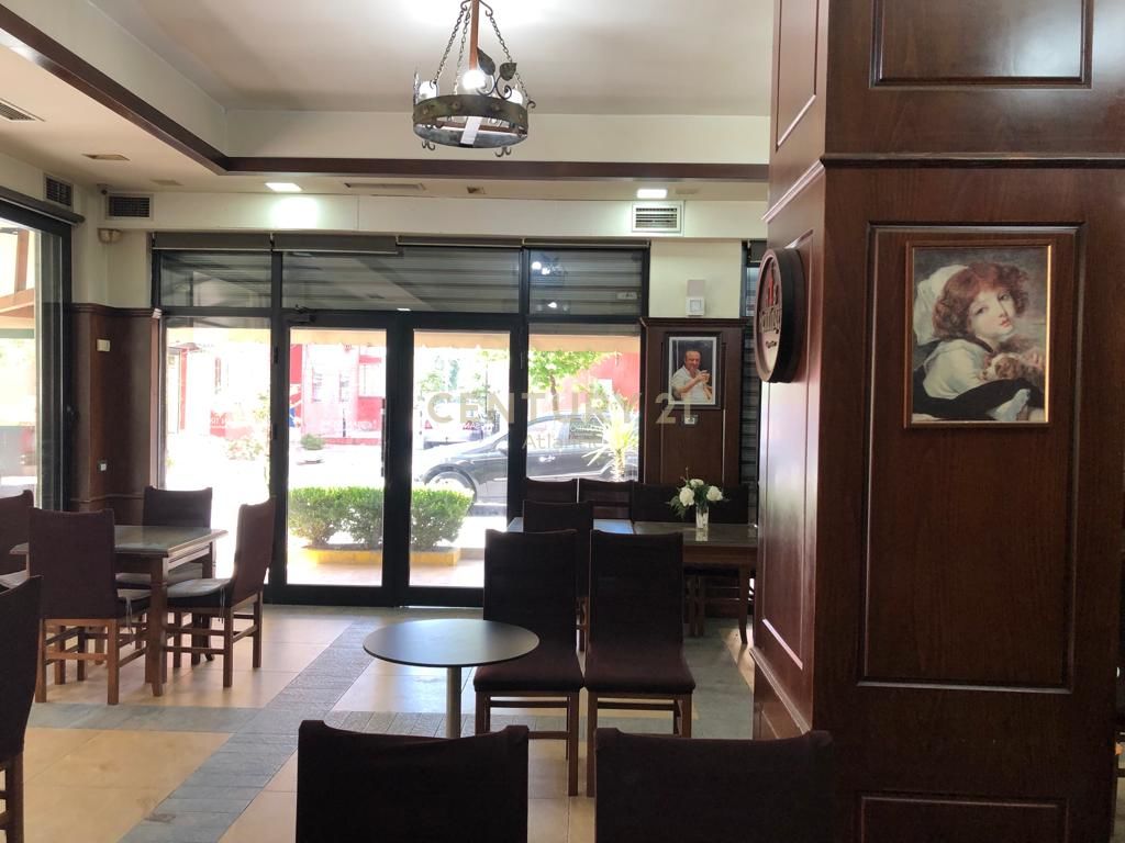 Foto e Bar and Restaurants në shitje Stacioni i Trenit, Durrës