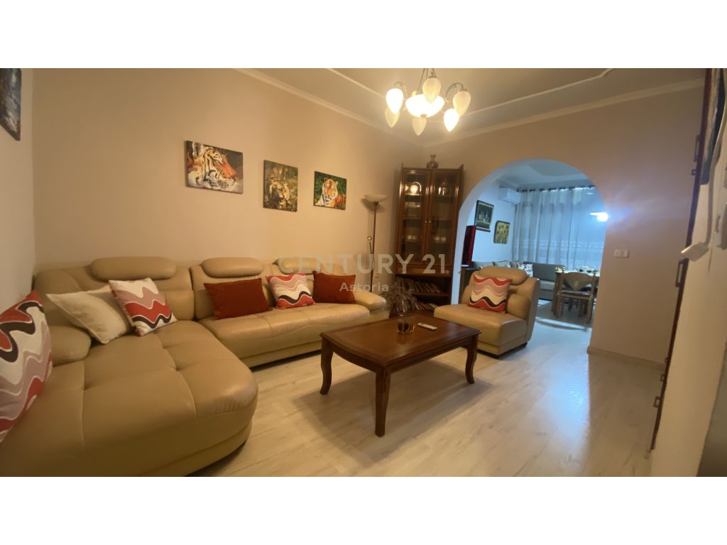 Sheshi Skënderbej (Qendër) - photos