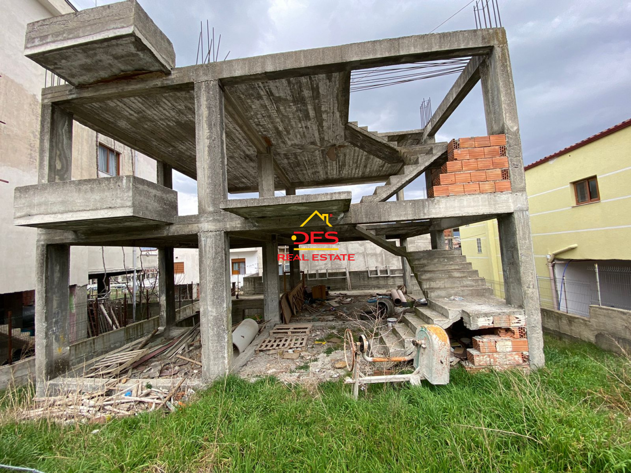 Foto e Tokë në shitje Sauk i vjetër 📍Prona ndodhet në afërsi të rru, Tirane, Tiranë