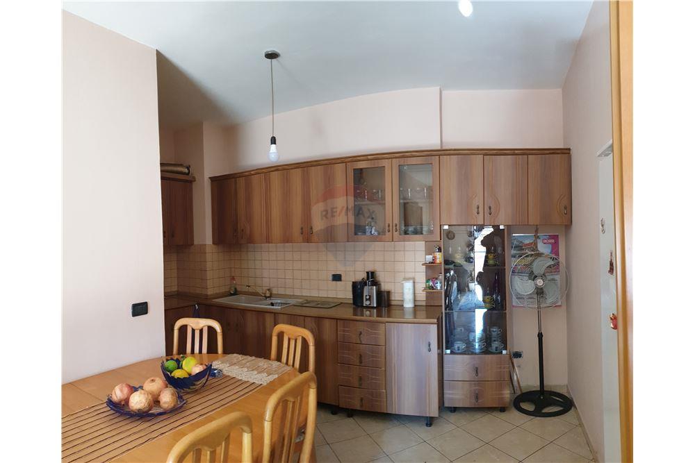 Foto e Apartment në shitje L:"Konferenca e Pezes" , Fier