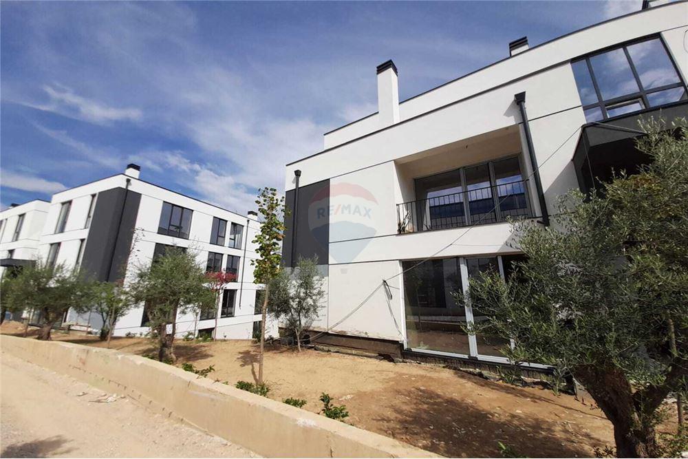 Foto e Apartment në shitje Rruga Adem Sina, Liqeni i Thatë, Tiranë