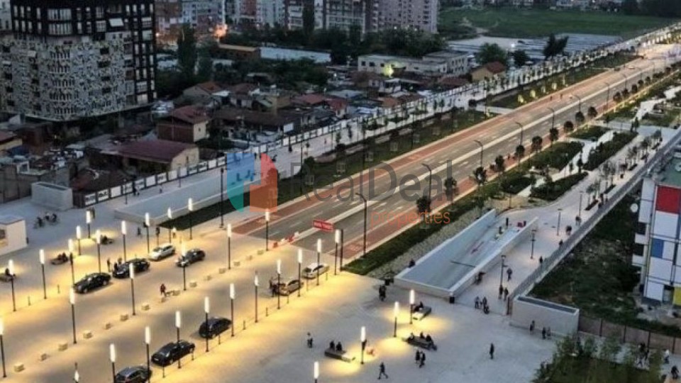 Foto e Ambient biznesi në shitje Stacioni i Trenit, Rruga Reshit Petrela, Tiranë