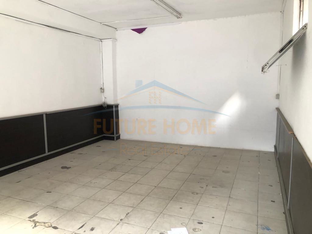 Foto e Ambient biznesi me qëra Perballe Harry Fultz, Tiranë