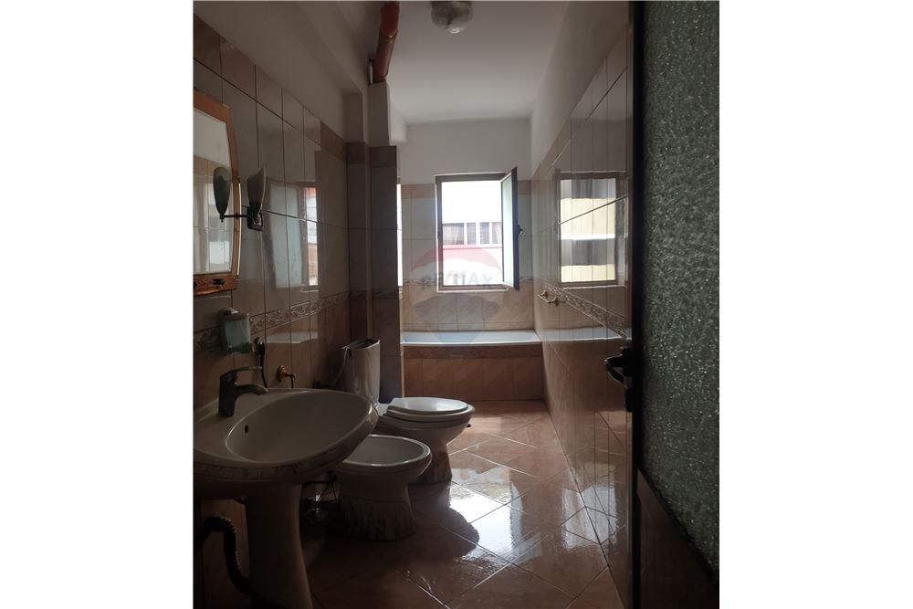 Foto e Apartment në shitje L:"8, Shkurti" , Fier
