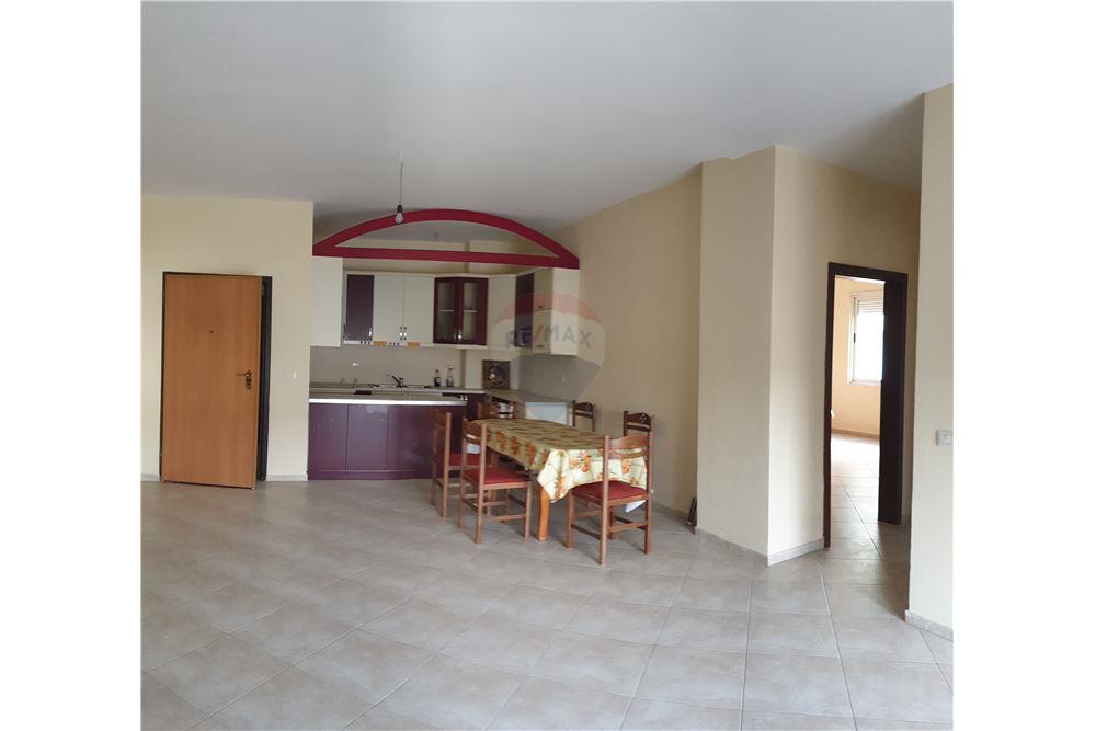Foto e Apartment në shitje L:"16, Prilli" , Fier