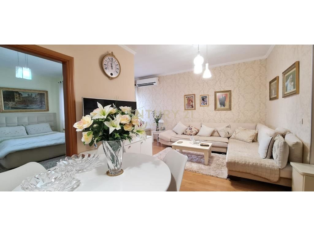 Foto e Apartment në shitje qender , 9 kateshet , Tiranë