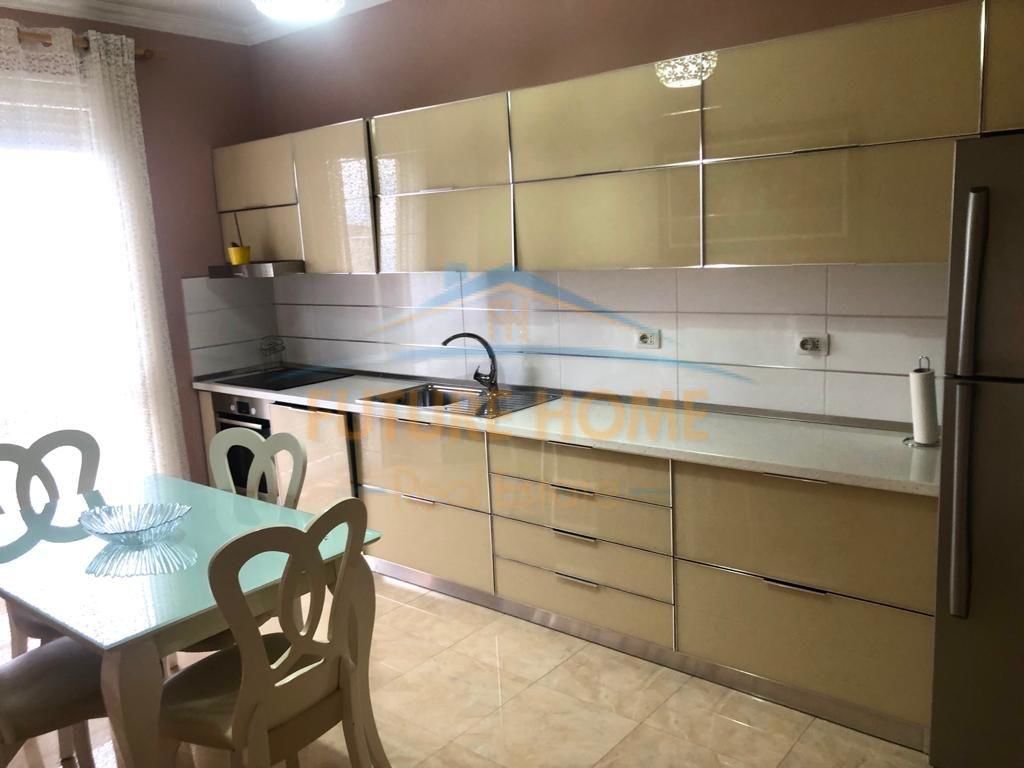 Stacioni i Trenit - photos