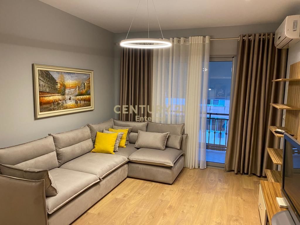 Foto e Apartment në shitje rruga komuna e parisit , Tiranë