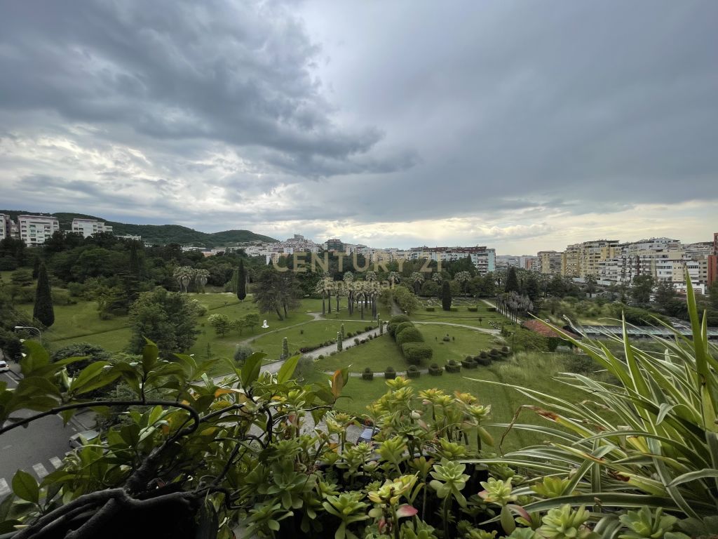 Foto e penthouse në shitje rruga kopshti zologjik, Tiranë