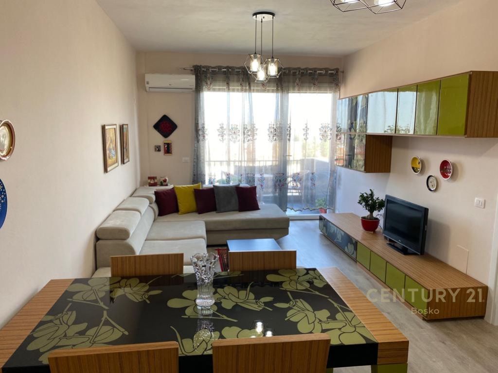 Foto e Apartment me qëra Medreseja, Rruga 5 Maji, Tiranë