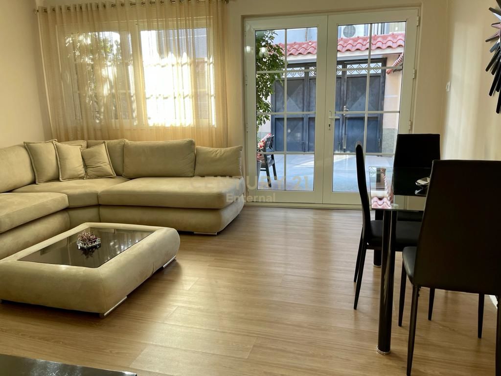 Foto e Shtëpi private me qëra Oxhaku, Rruga Bajram curri, Tiranë