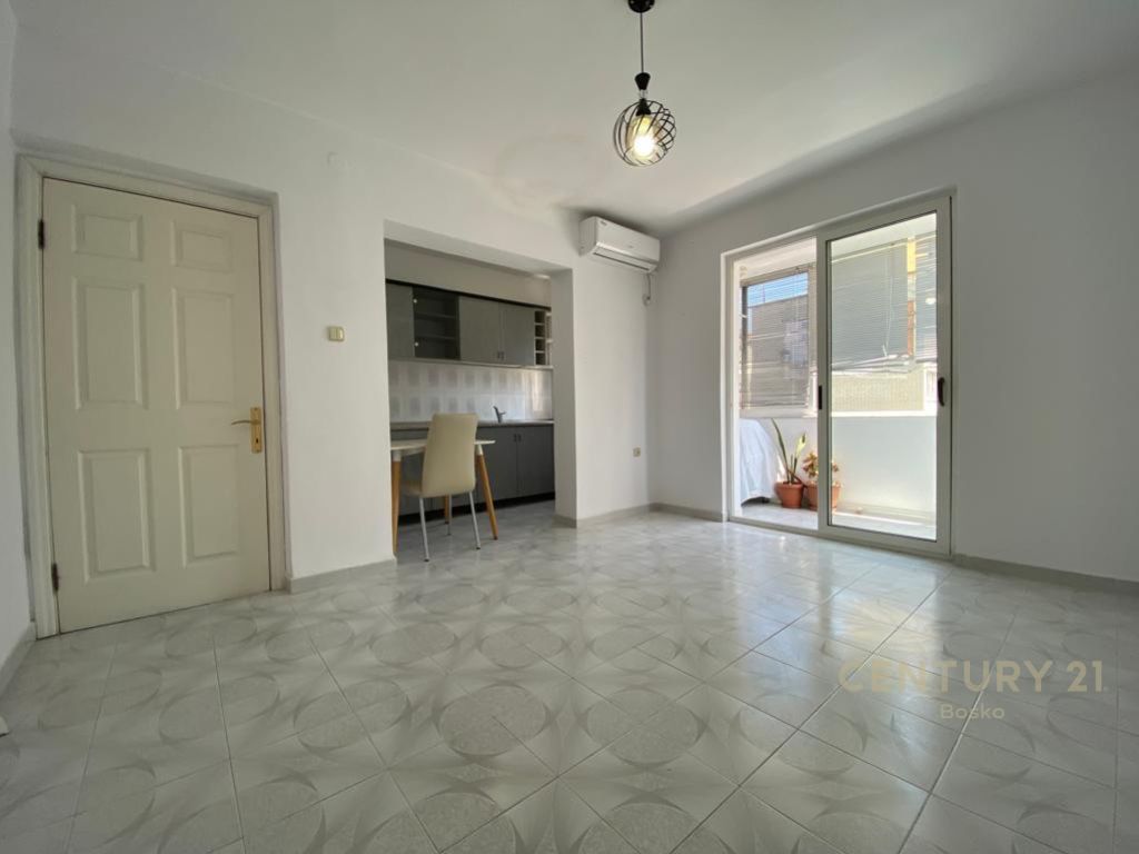 Foto e Apartment në shitje Medreseja, Rruga 5 Maji, Tiranë