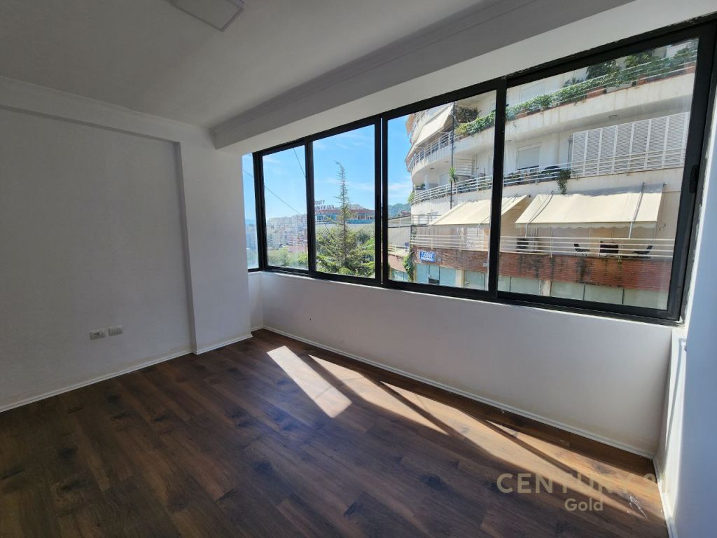 Foto e Apartment në shitje rruga bill klinton , Tiranë