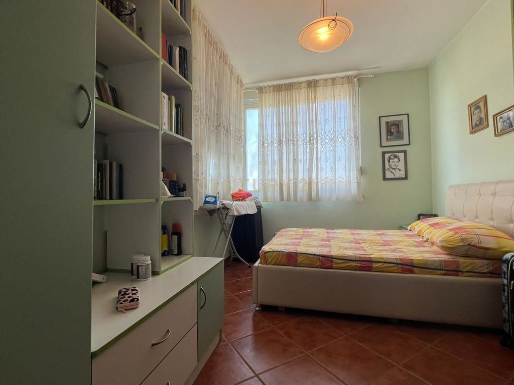 Foto e Apartment me qëra rruga ish ekspozita , Tiranë