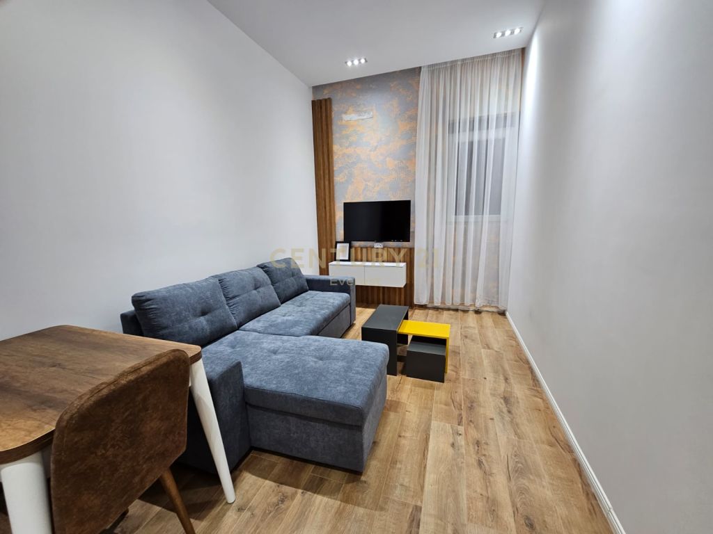 Foto e Apartment me qëra Tek Komuna e Parisit, Tiranë