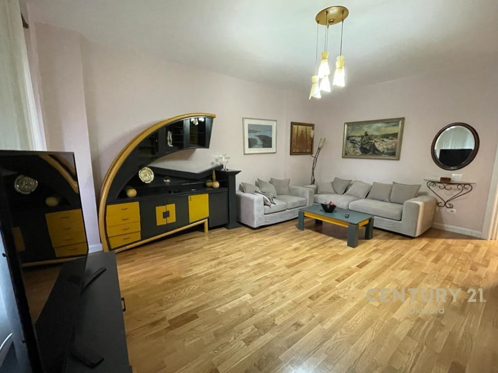 Foto e Apartment në shitje rruga qender , Tiranë