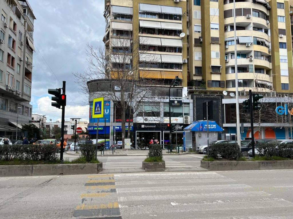Foto e Parkim në shitje Rruga e Kavajës, Rruga e Kavajes prane Qendres Globe, Tiranë