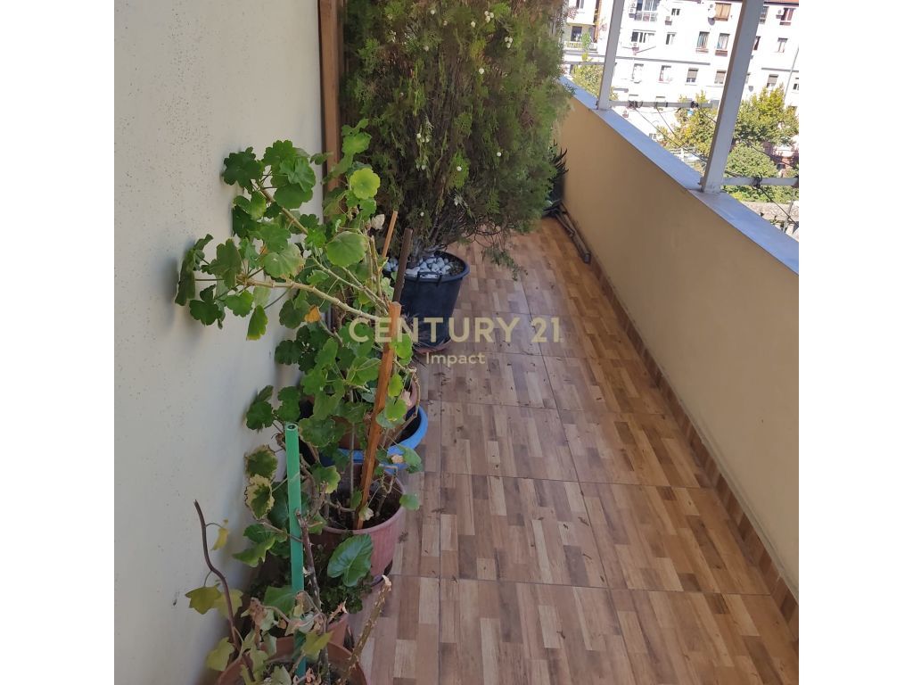 Foto e Apartment me qëra rruga ish blloku, Tiranë