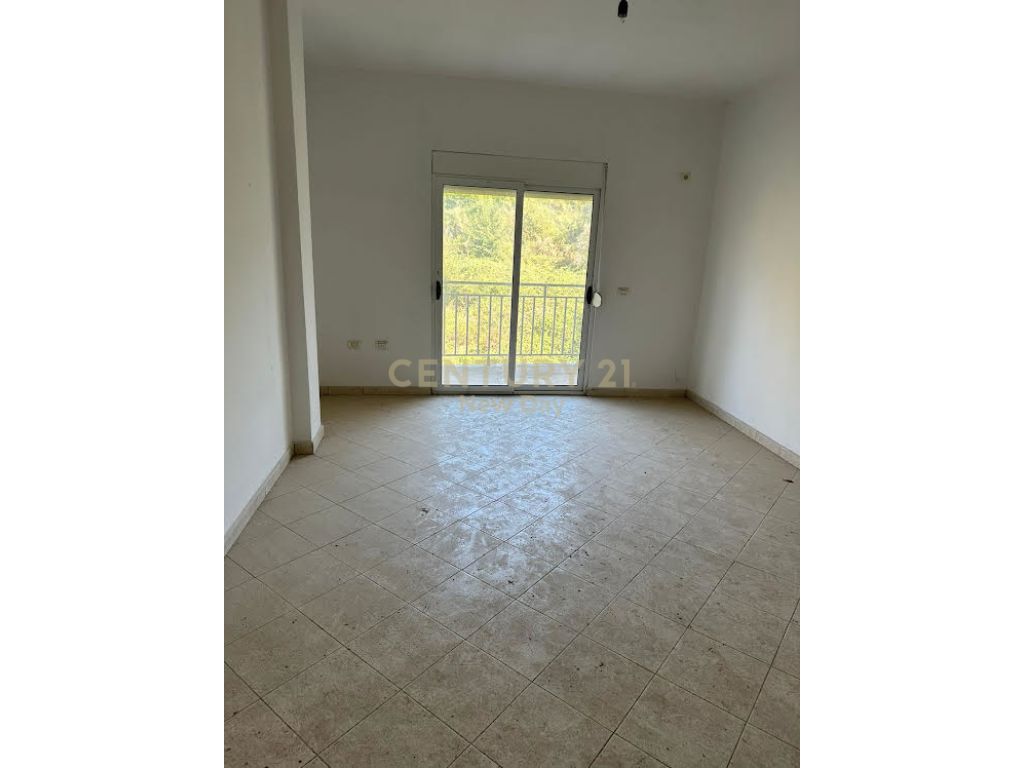 Foto e Apartment në shitje Shkëmbi I Kavajës, Rruga dytesore., Durrës