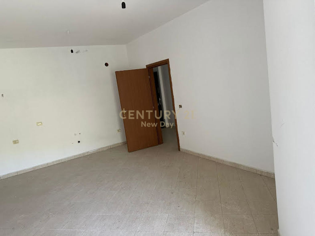 Foto e Apartment në shitje Shkëmbi I Kavajës, Rruga dytesore., Durrës