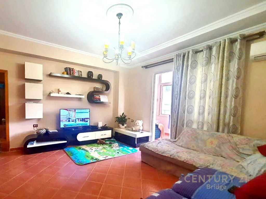 Foto e Apartment në shitje rruga komuna e parisit, Tiranë