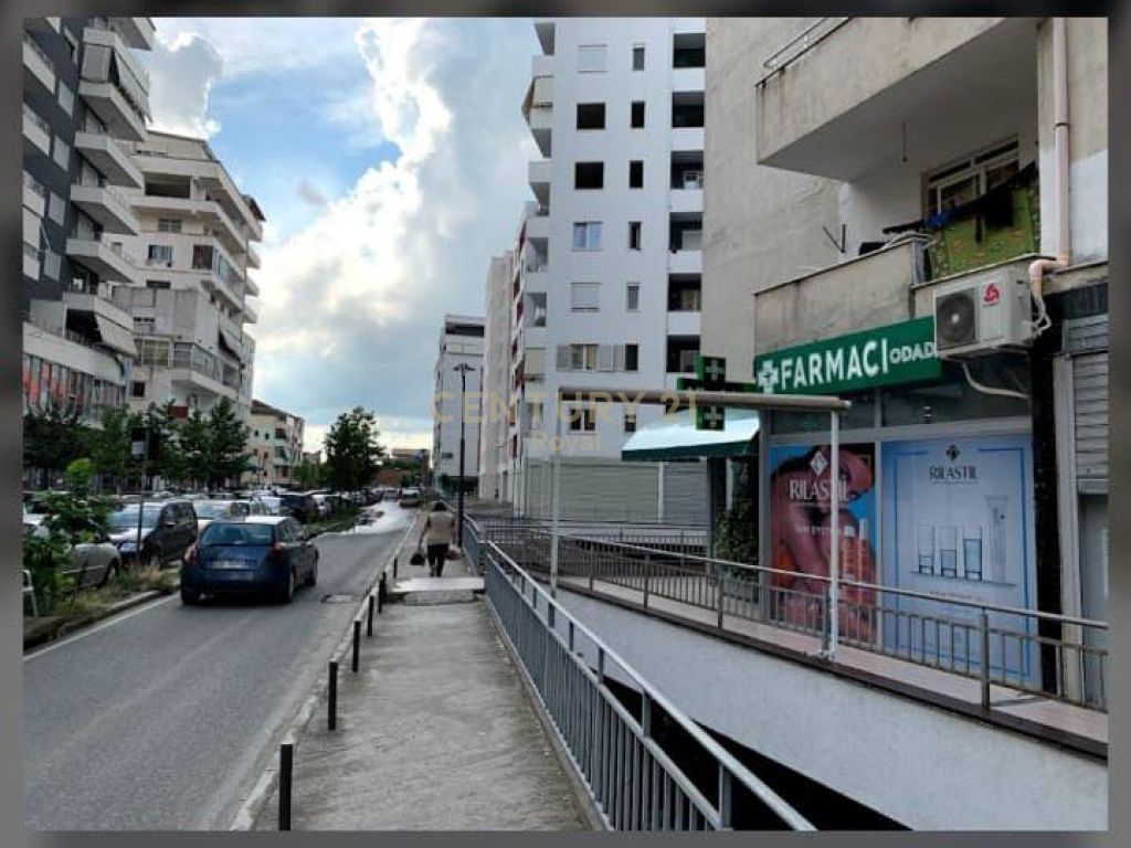 Foto e Ambient biznesi në shitje Astiri, Prane bar Univers, Tiranë