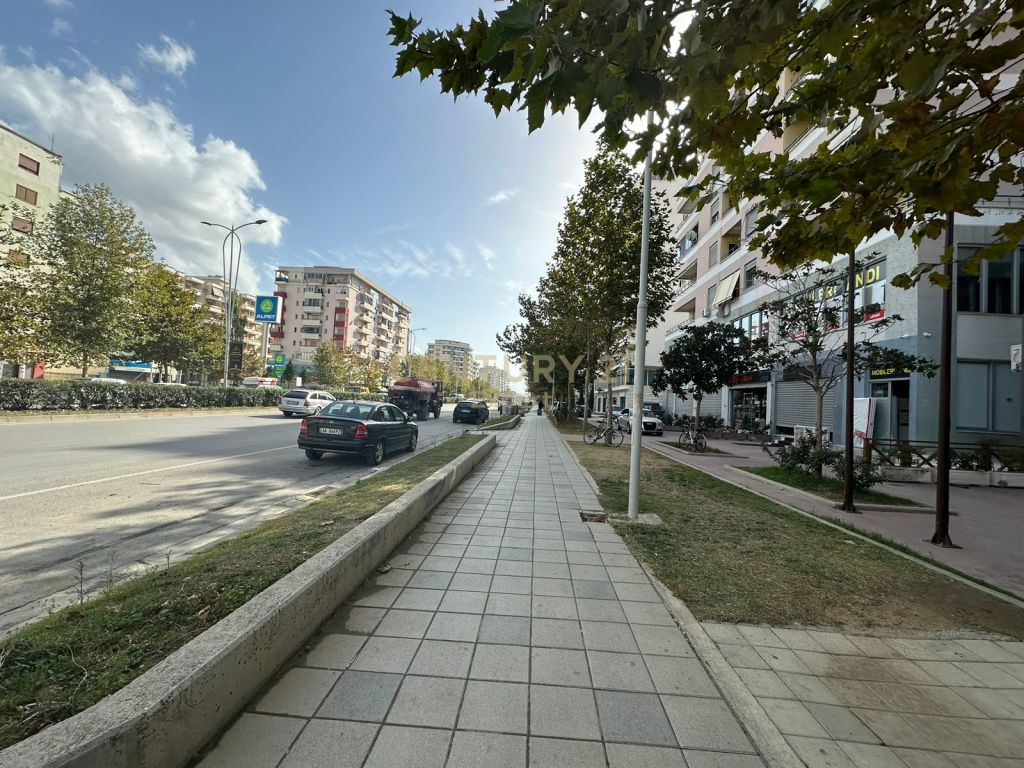 Foto e Ambient biznesi në shitje Transballkanike, Vlorë