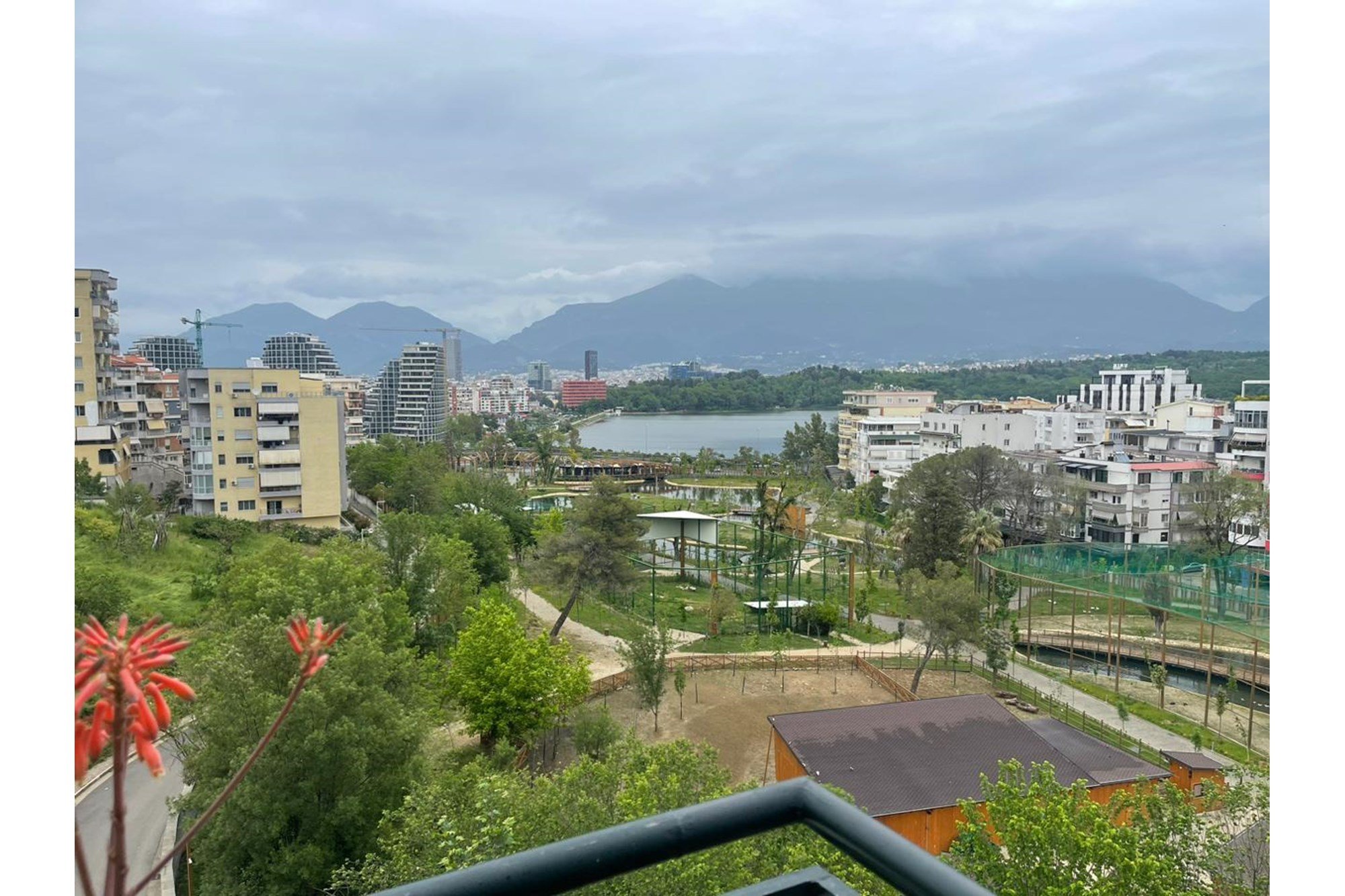 Kopshti Zoologjik,  Tiranë,  Shqipëri - photos