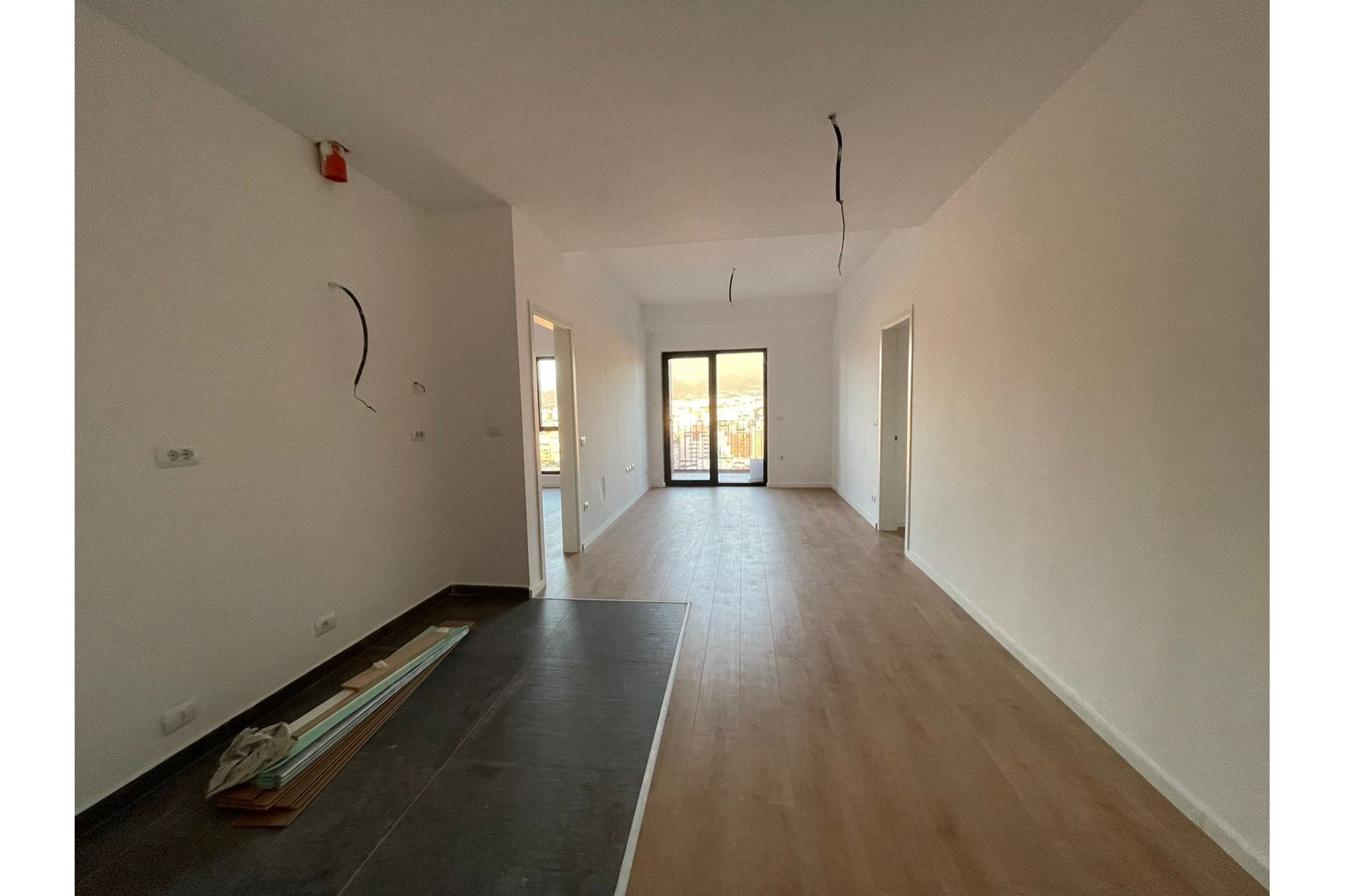 Foto e Apartment me qëra Rruga e Kavajës, tirane, Tiranë