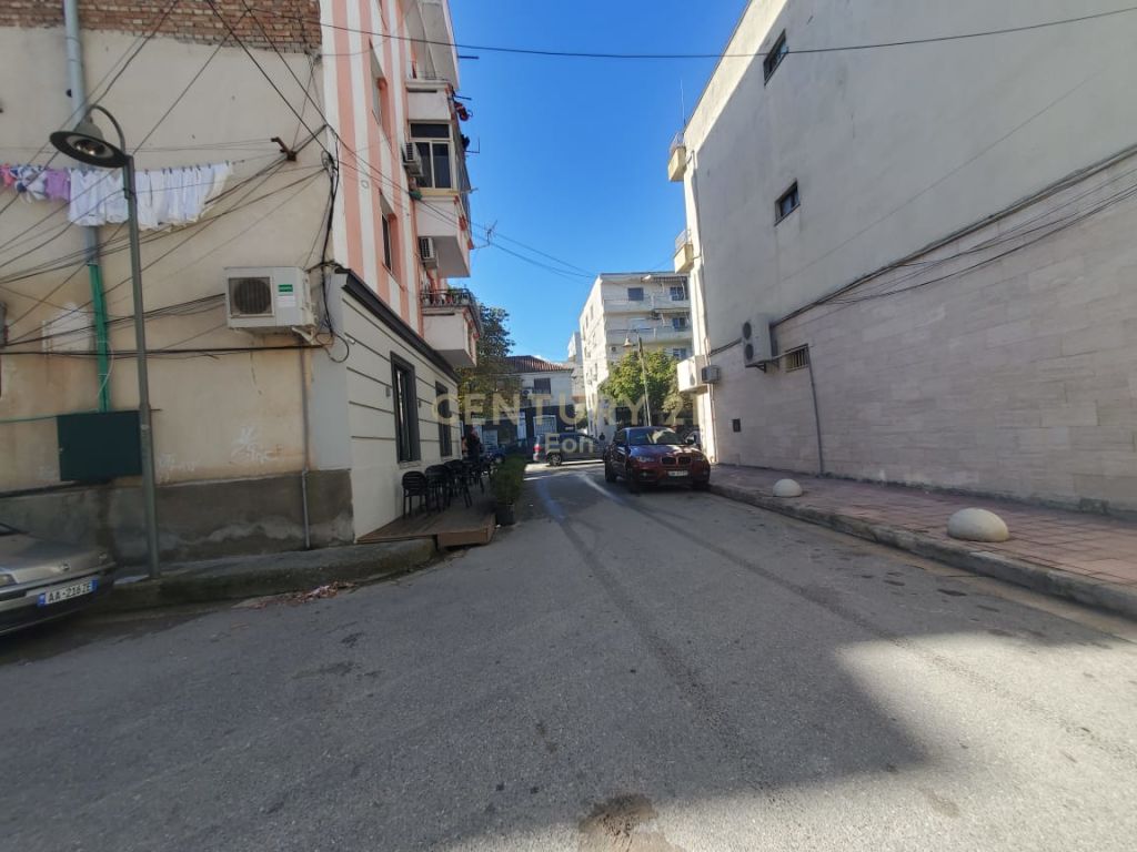 Foto e Ambient biznesi në shitje Rruga Aleksander Goga, Durrës