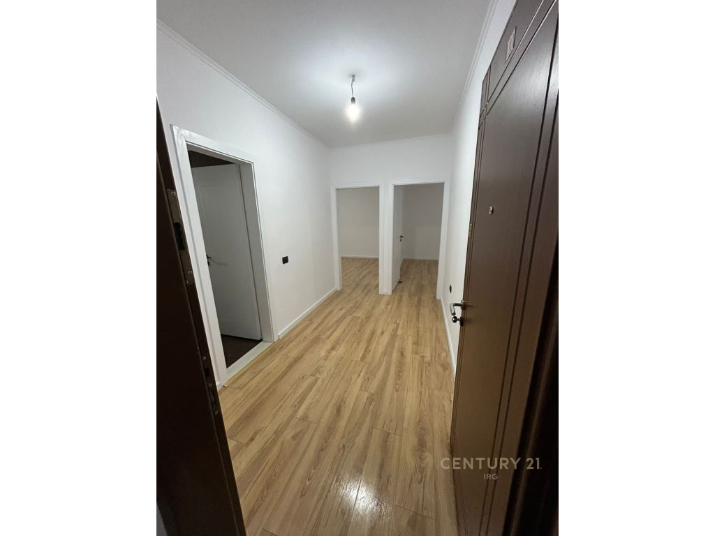 Foto e Apartment në shitje rruga ali demi, Tiranë