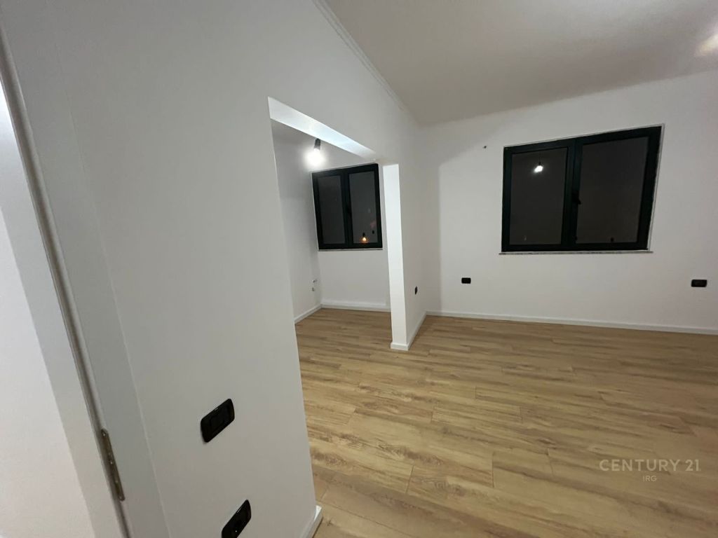 Foto e Apartment në shitje rruga ali demi, Tiranë