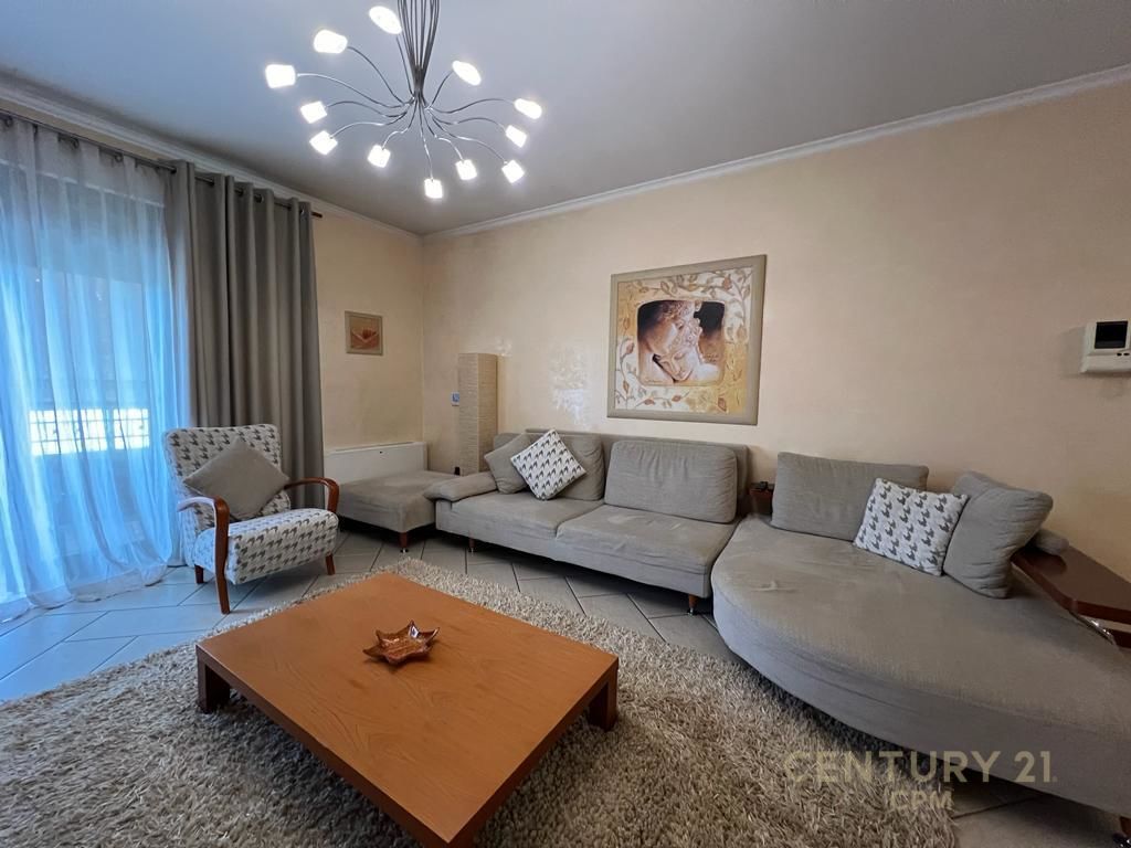 Foto e Apartment në shitje Garda, Prane parkut te liqenit, Tiranë